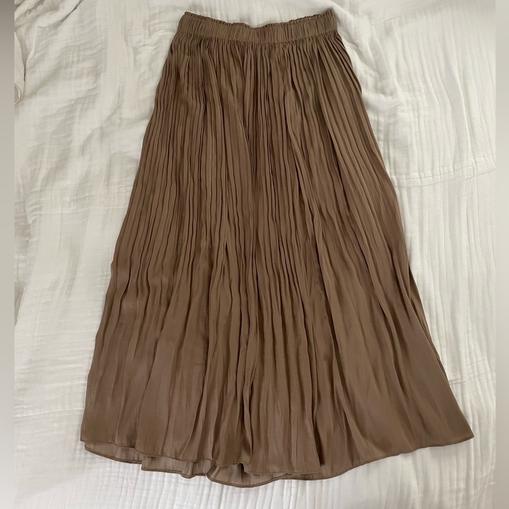 GAP Pleated Skirt Beachwood- Small